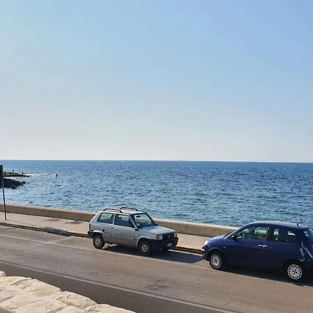 Mediterranea - Seaview, Pool & Garden Apartmán Bari