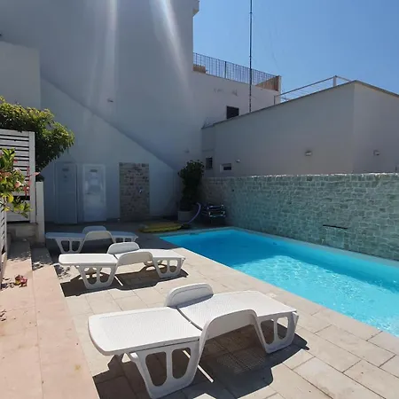 Mediterranea - Seaview, Pool & Garden Apartmán *