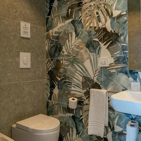 Mediterranea - Seaview, Pool & Garden Apartment Bari