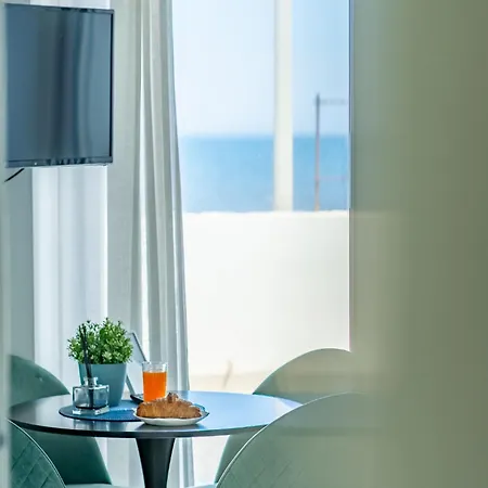 Mediterranea - Seaview, Pool & Garden Apartament