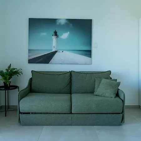 Mediterranea - Seaview, Pool & Garden Apartment Bari