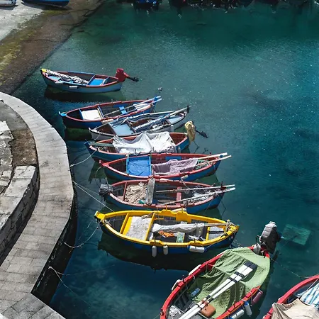 Mediterranea - Seaview, Pool & Garden Apartment