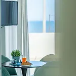 Mediterranea - Seaview, Pool & Garden Appartement