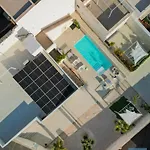 Lejlighed Mediterranea - Seaview, Pool & Garden