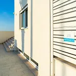 Appartement Mediterranea - Seaview, Pool & Garden Bari
