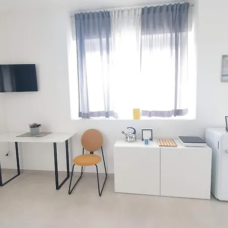 Apartment Mediterranea - Seaview, Pool & Garden Bari