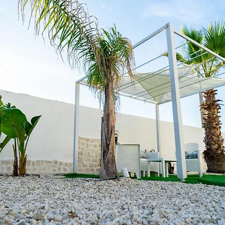 Mediterranea - Seaview, Pool & Garden Apartment Bari