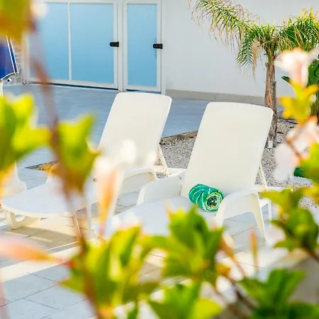 Mediterranea - Seaview, Pool & Garden Apartmán Bari