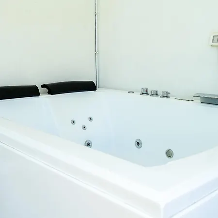 Apartmán Mediterranea - Seaview, Pool & Garden Bari