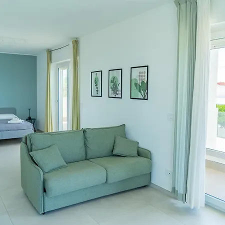 Mediterranea - Seaview, Pool & Garden Apartmán