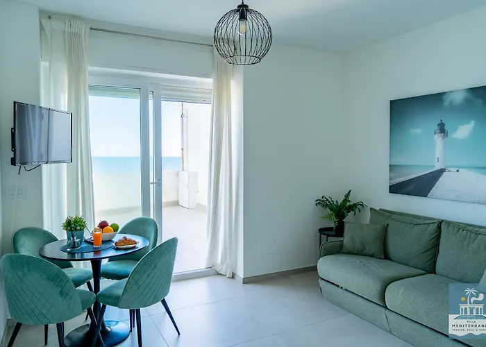 Mediterranea - Seaview, Pool & Garden Apartment