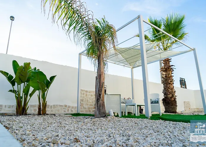 Mediterranea - Seaview, Pool & Garden Apartament Bari