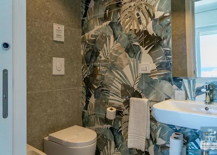 Mediterranea - Seaview, Pool & Garden Apartament Bari