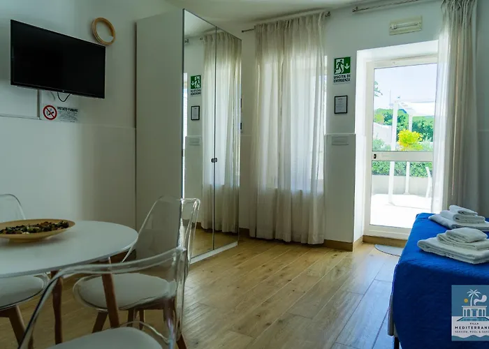 Mediterranea - Seaview, Pool & Garden Apartament