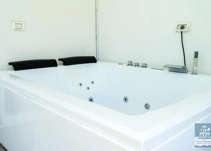 Apartment Mediterranea - Seaview, Pool & Garden Bari