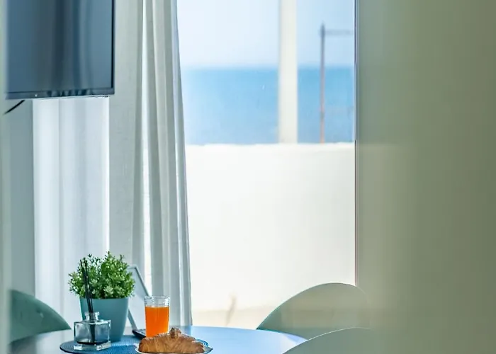 Mediterranea - Seaview, Pool & Garden Apartament