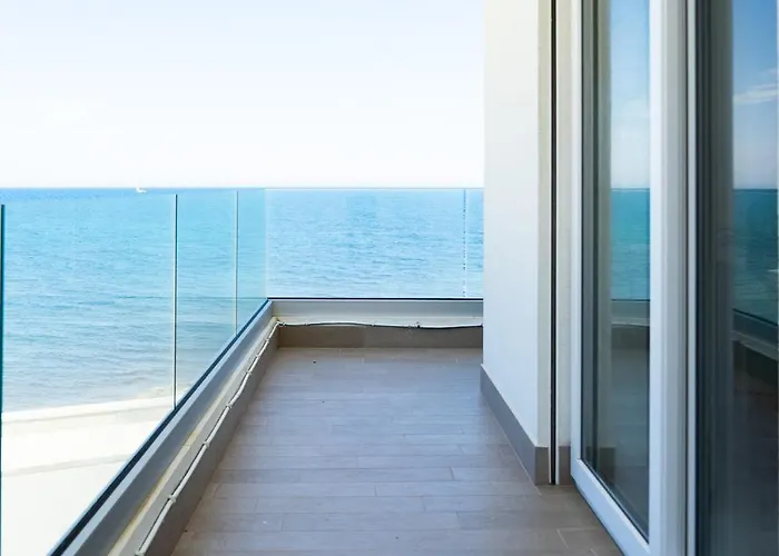 Apartament Mediterranea - Seaview, Pool & Garden Bari