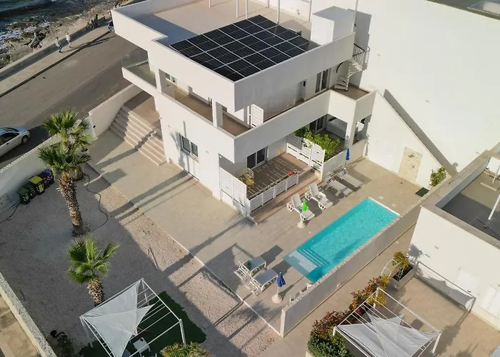 Apartament Mediterranea - Seaview, Pool & Garden