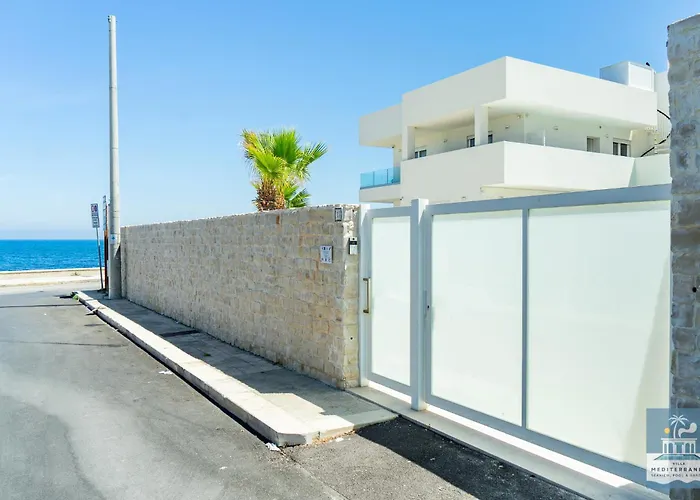 Mediterranea - Seaview, Pool & Garden Apartament Bari