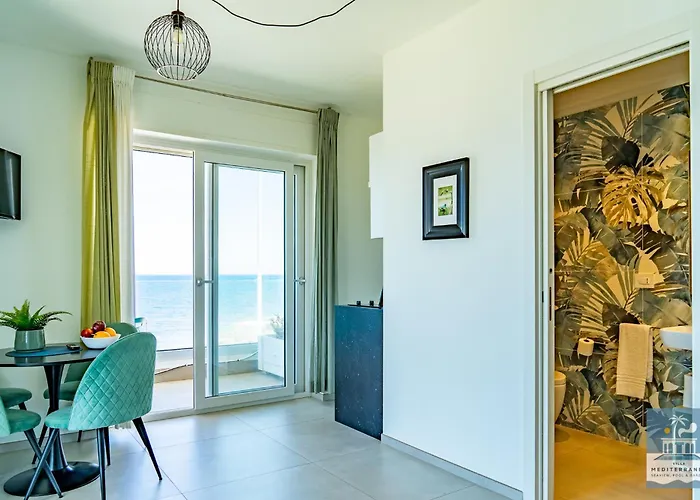 Mediterranea - Seaview, Pool & Garden Apartament Bari