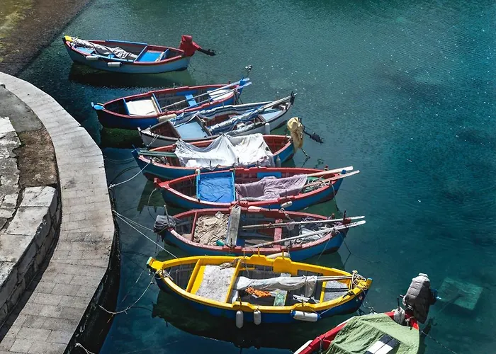 Mediterranea - Seaview, Pool & Garden Apartment